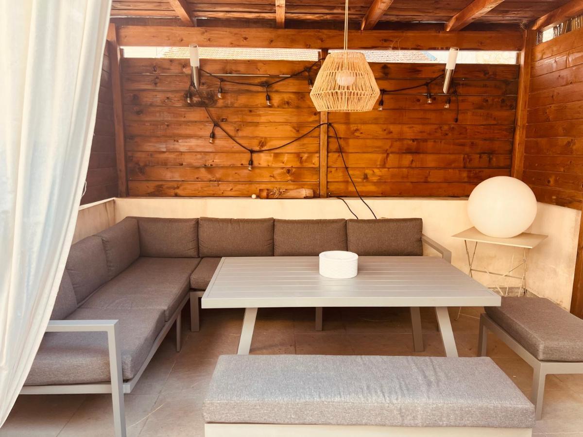 Maison de Village Ecusson: Spacious City Center Retreat with Terrace Nimes Exterior photo